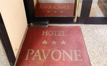 Pavone Milán